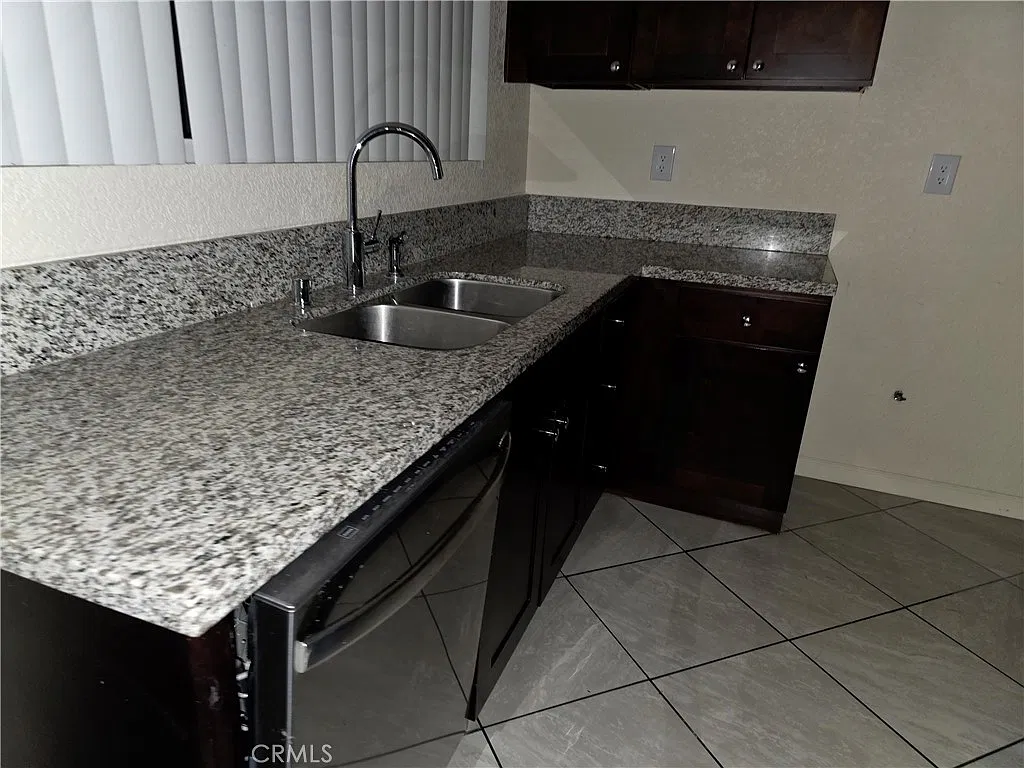 3 bed, 1050 sqft, $2,850 — Photo 4