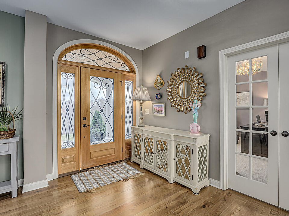 house on the hill セット 4944 Holtz Dr, Highland Heights, KY 41076 | Zillow