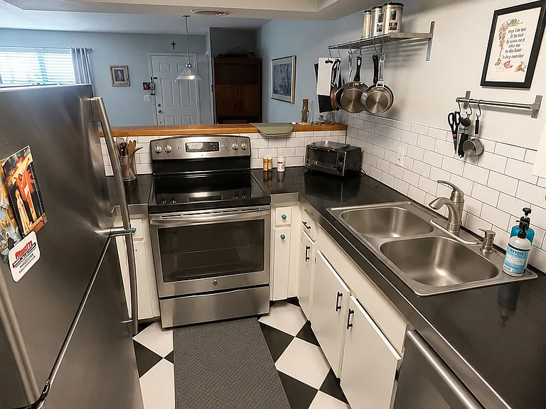111 Rio Del Mar St #C — Photo 8