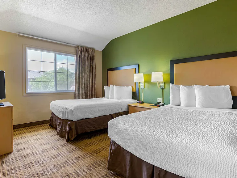Deluxe Studio - 2 Full Beds