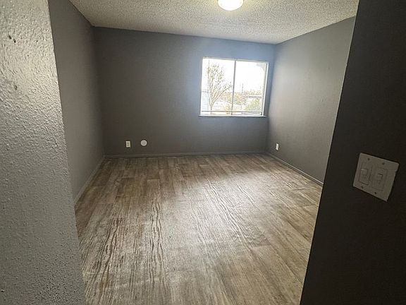 5th image of 2405 E 55th Pl Unit 18