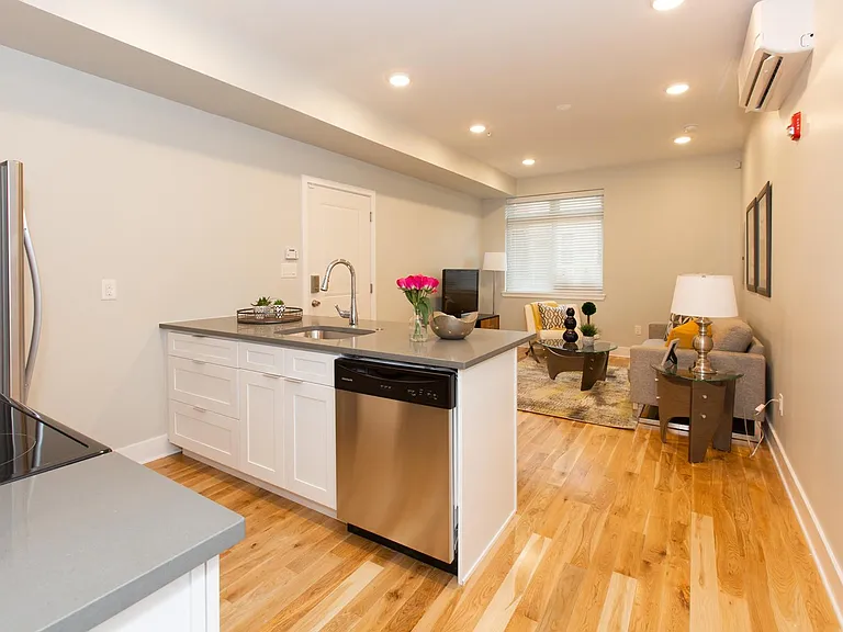 2428 W Thompson St #1 — Photo 7