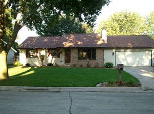 1218 Western Meadows Dr, Green Bay, WI 54313