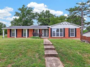 11695 Chandellay Dr, Saint Louis, MO 63146