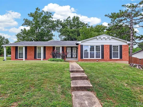 11695 Chandellay Dr, Saint Louis, MO 63146