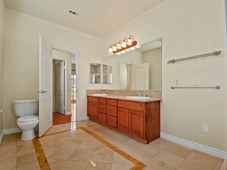 1160 E Grand Ave — Photo 21