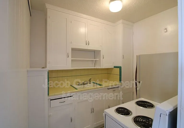 676 Memorial Dr #106 — Photo 3