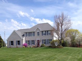138 Clovershire Dr, Nazareth, PA 18064