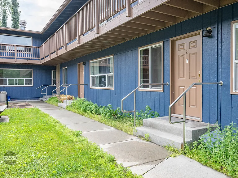 2326 Cordova St #8 — Photo 1