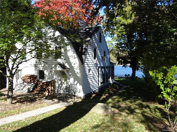 2nd image of 13 Walts Way