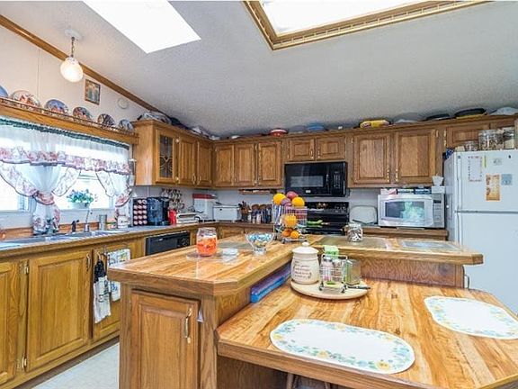 4th image of 10683 Carnation Way