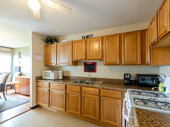 5th image of 4800 S Lake Park Ave APT 1108