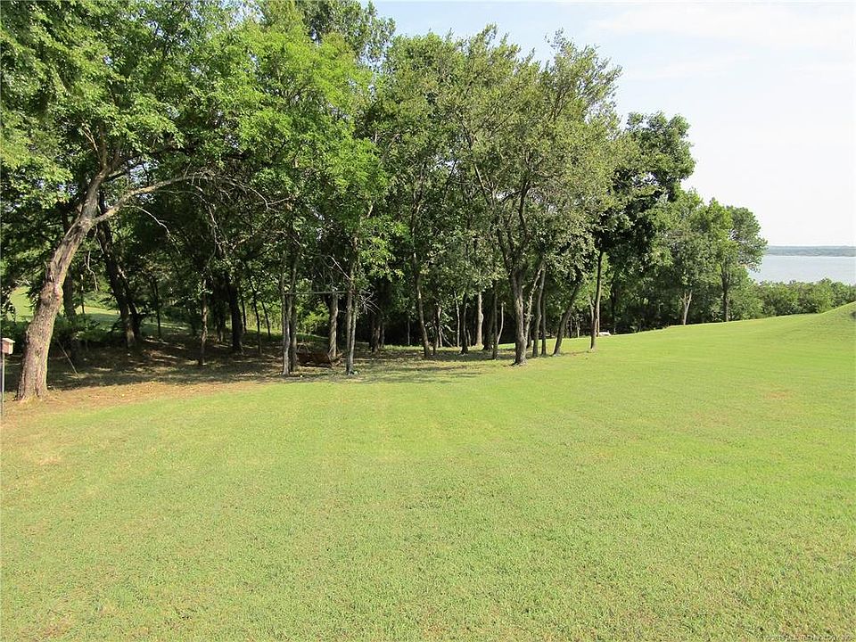 2nd image of Lakeside Cir
