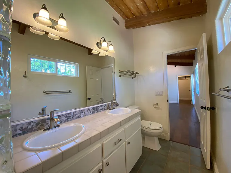 3010 N Broadway — Photo 11