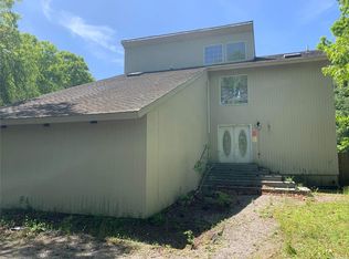 71 Margin Dr W, Shirley, NY 11967