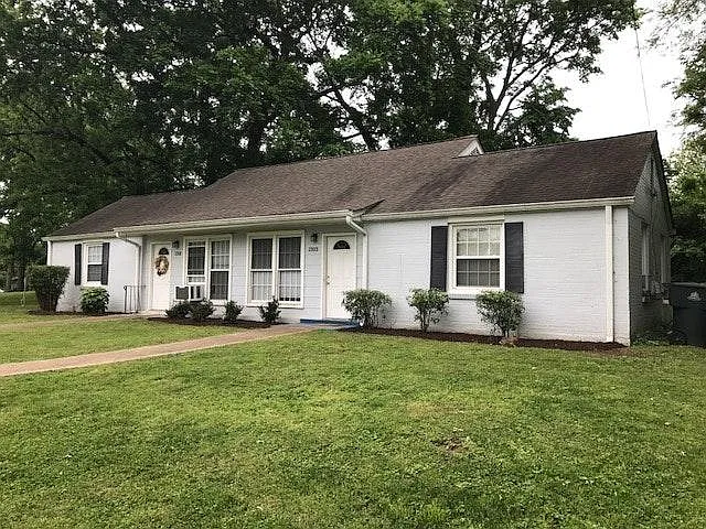 2 bed, 950 sqft, $1,750 — Photo 1
