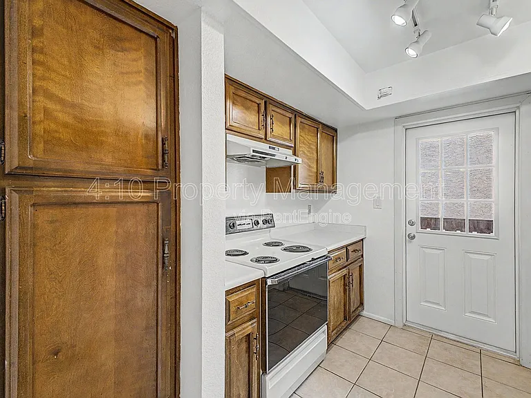1927 E Hampton Ave #256 — Photo 12