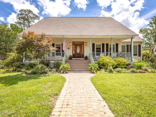 1117 Halstead Bayou Dr, Ocean Springs, MS 39564