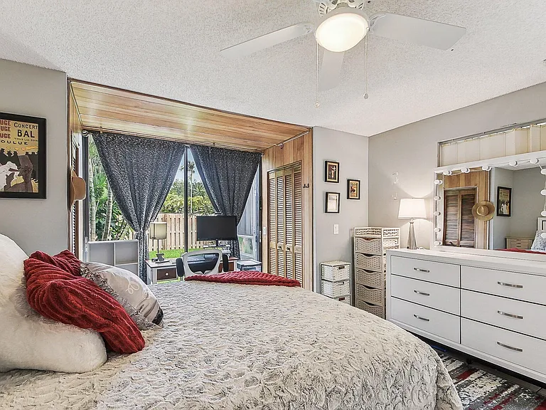 11063 Oakdale Rd — Photo 13
