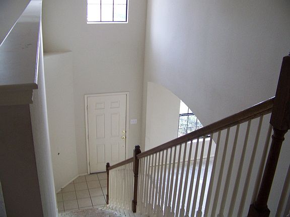 3rd image of 605 Saddleway Dr
