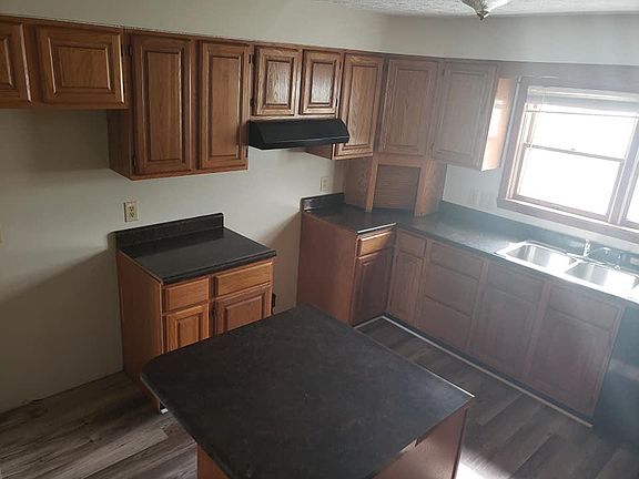 5th image of 838 W Fairview St