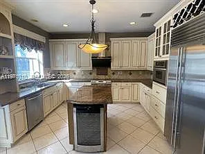 4 bed, 3.5 bath, 3352 sqft, $5,500 — Photo 2