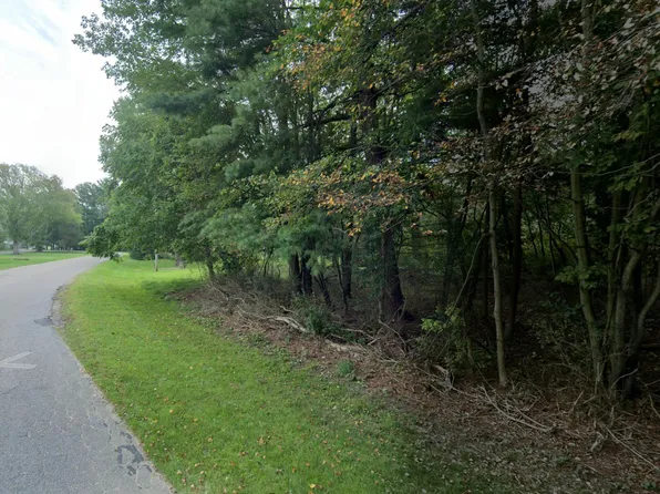 150 Saint Peters Dr #4, Douglas, MI 49406