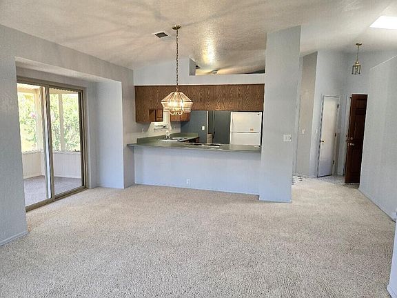 5th image of 10804 Towne Park Dr NE