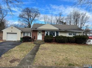 155 Cleenput Ter, Paramus, NJ 07652