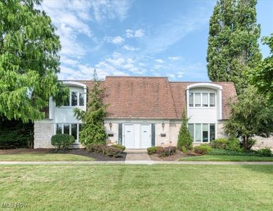2602 S Green Rd, University Heights, OH, 44122