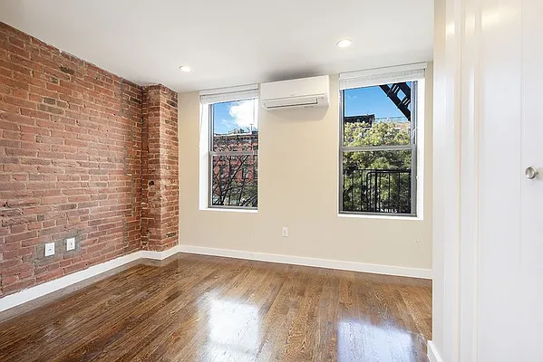 Rented by REAL New York | media 12