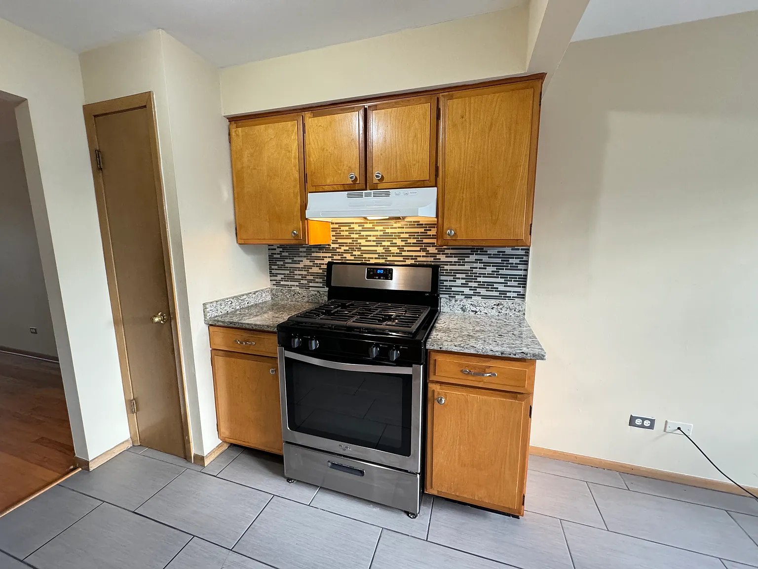 2 bed, 900 sqft, $1,500 — Photo 4