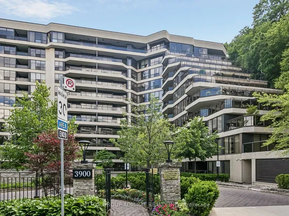 3900 Yonge St #301, Toronto, ON M4N 3N6