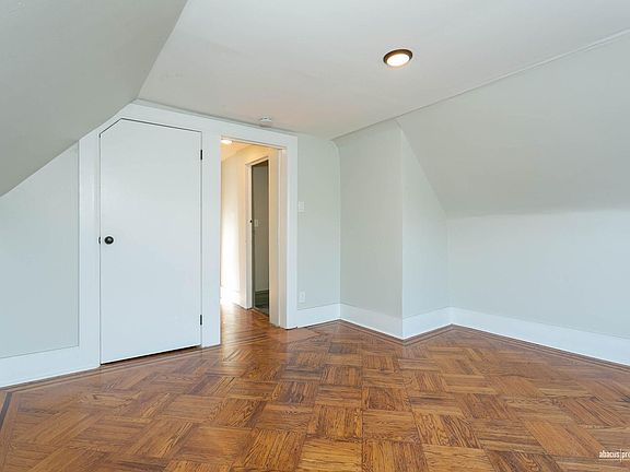 3rd image of 880 E 15th St Floor 3