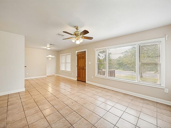 5th image of 205 Woodward St