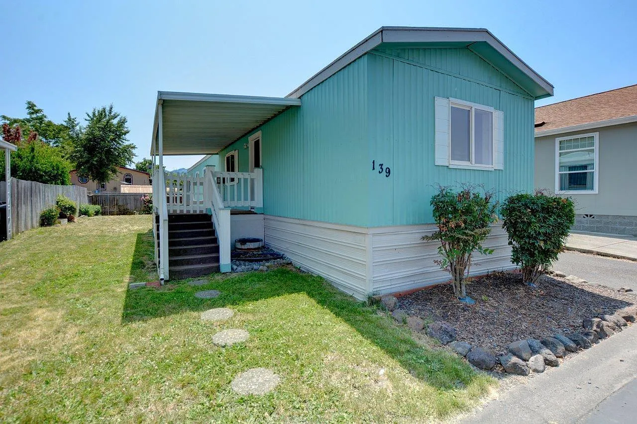 3555 S Pacific Hwy Spc 139 photo 1