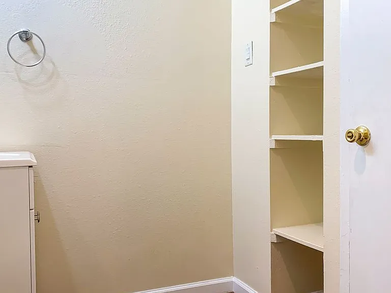 MOVE IN SPECIAL Studios @ $749.00 — Photo 31