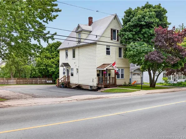 114 Pleasant St, Miramichi, NB E1V 1X7