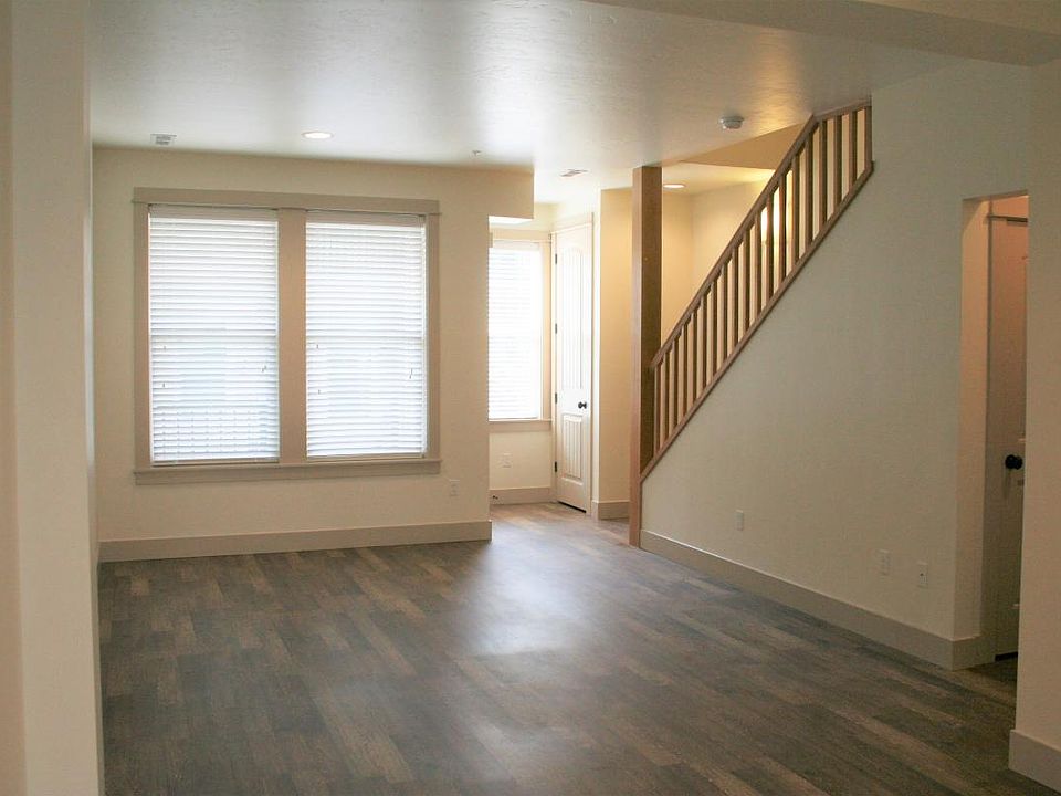 living / entry way