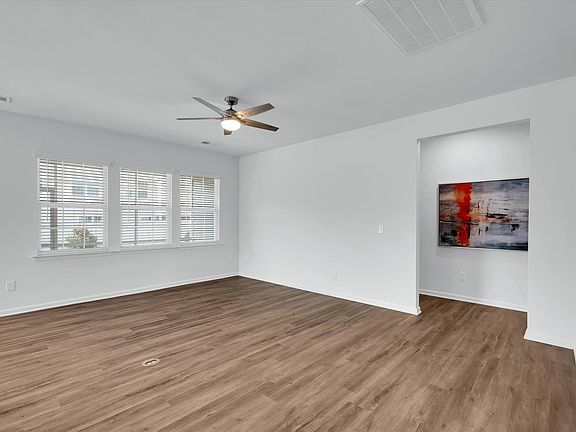 3rd image of 209 Grassy Creek Way