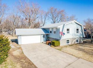 6 Breeze Ct, Valley Center, KS 67147