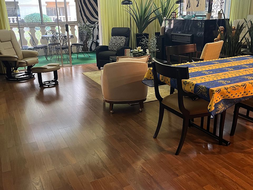 Living room/dining area