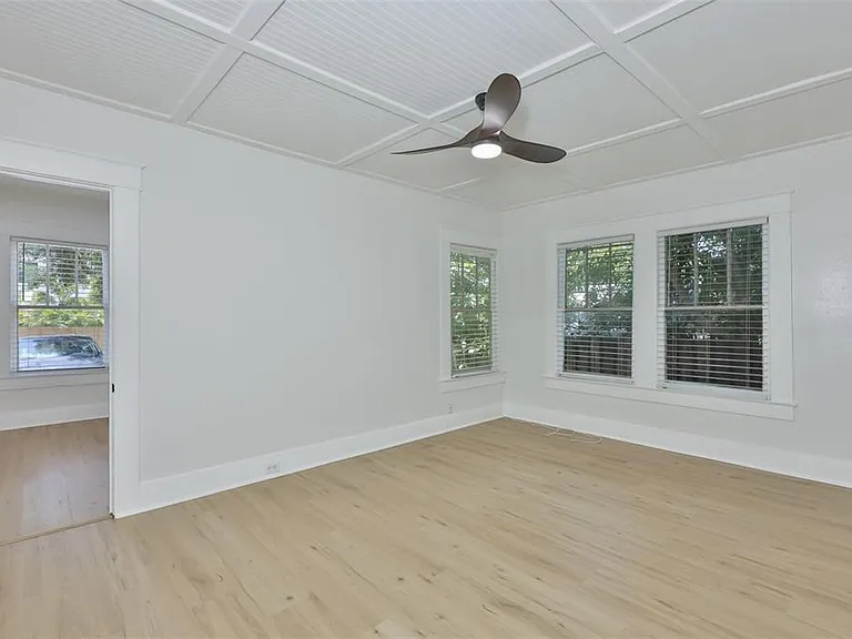 902 W Columbus Dr — Photo 16