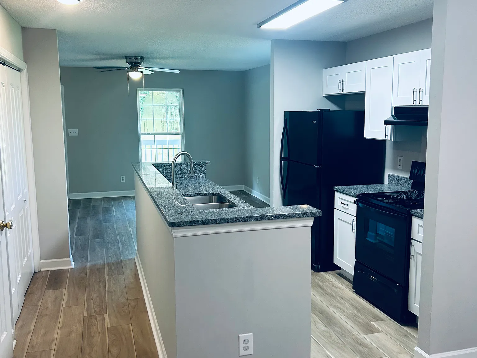 820 Valley Creek Dr — Photo 1