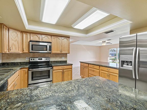 3rd image of 3931 Dogwood Ave