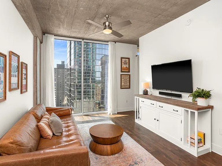 415 Church St #1608 — Photo 1