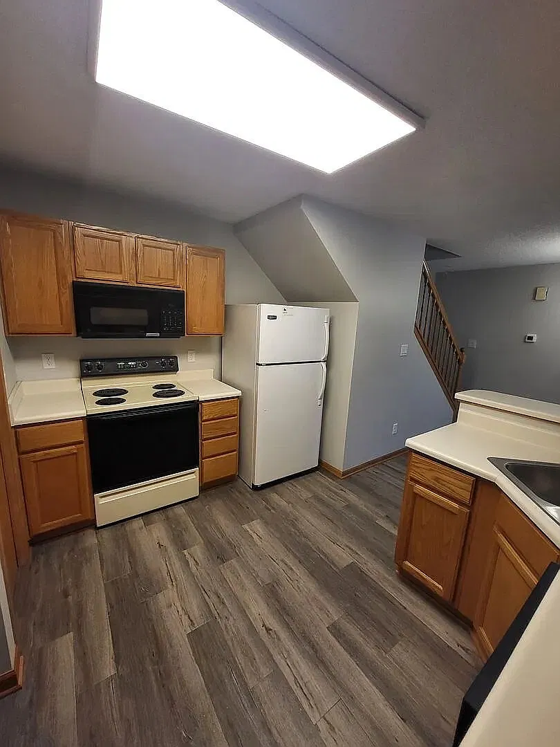 1325 Southeast Delaware Avenue - 9 — Photo 4