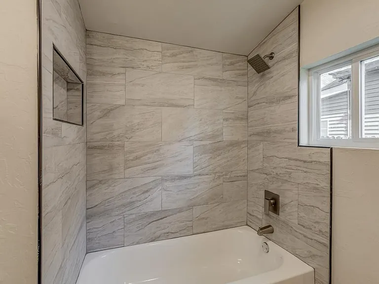 406 S Market Ave — Photo 9