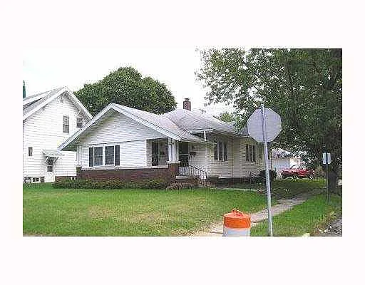 1301 Lincolnway Way E photo 1
