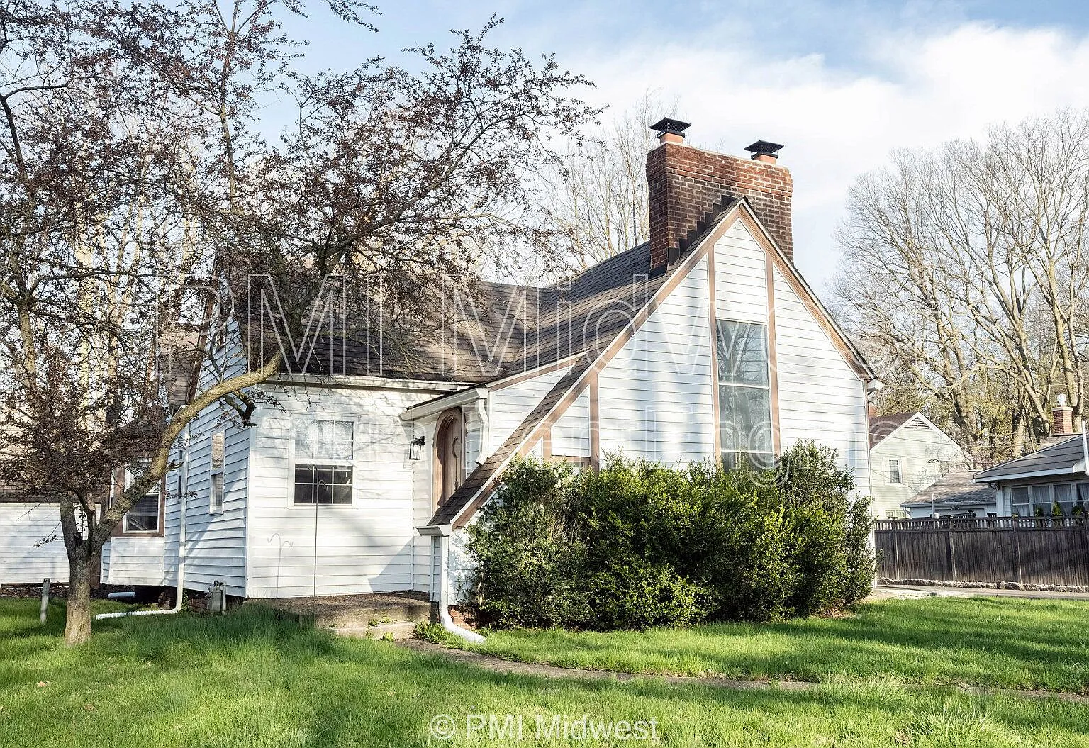 3 bed, 1.0 bath, 1122 sqft, $1,379 — Photo 3